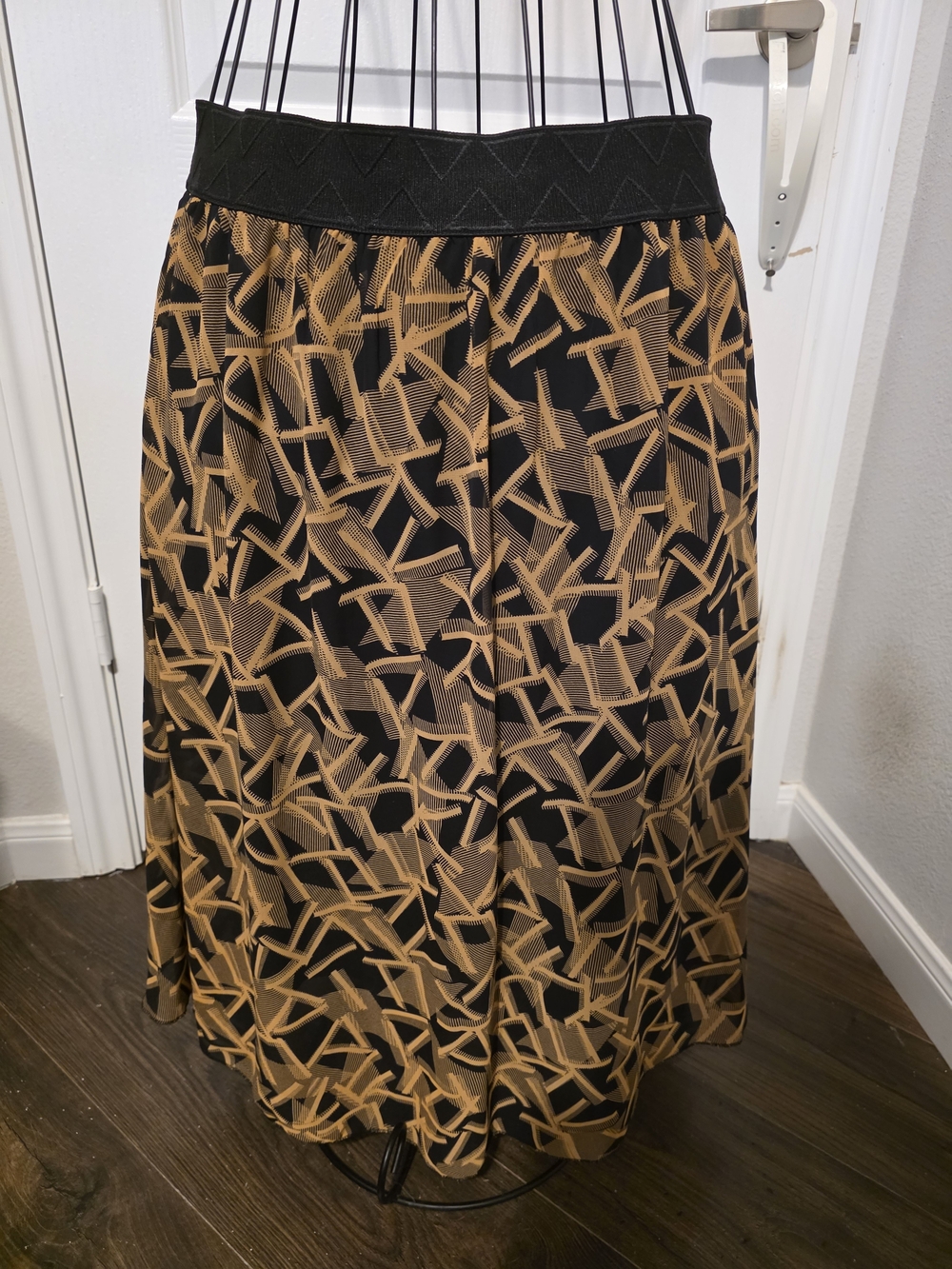 Black and Tan Geometric Print Midi Skirt